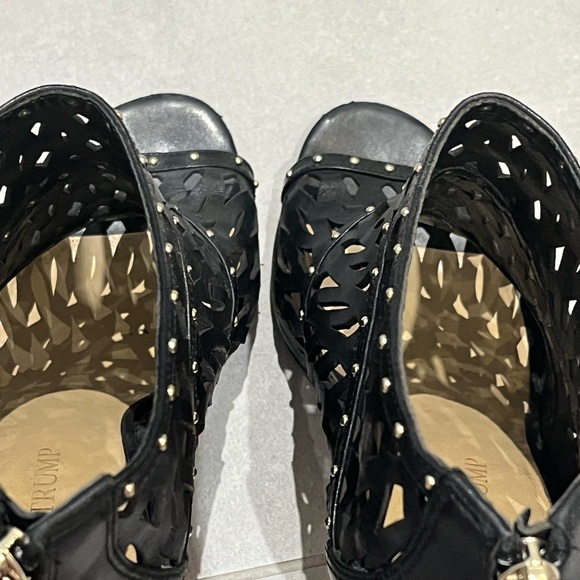 Black cage stiletto heels with gold stud accents. Ivanka Trump US 8.5 - Picture 4 of 6